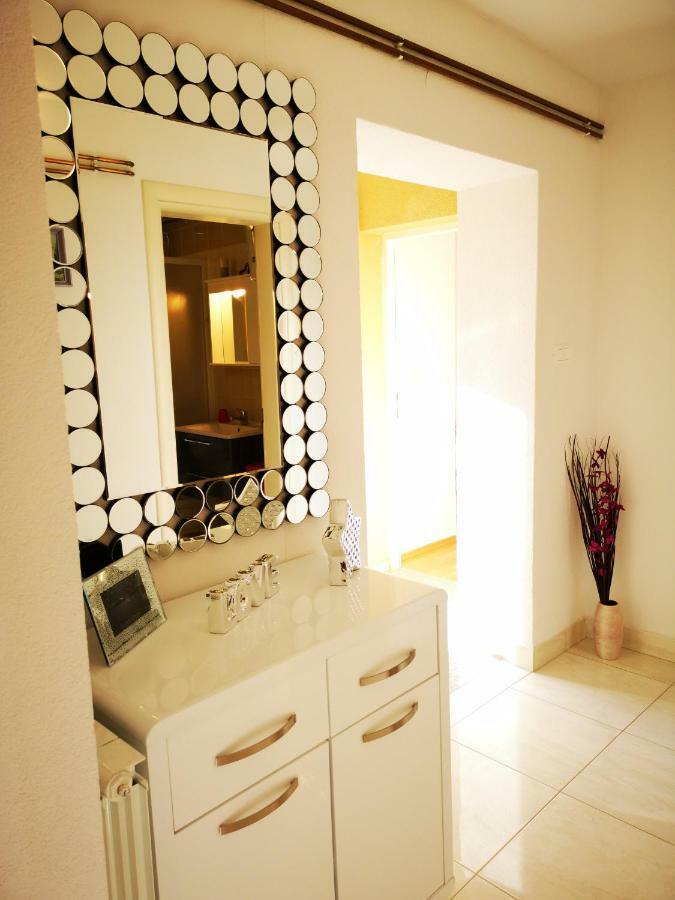 Apartman "Sabine Red" With Heated Pool Omišalj Exterior foto